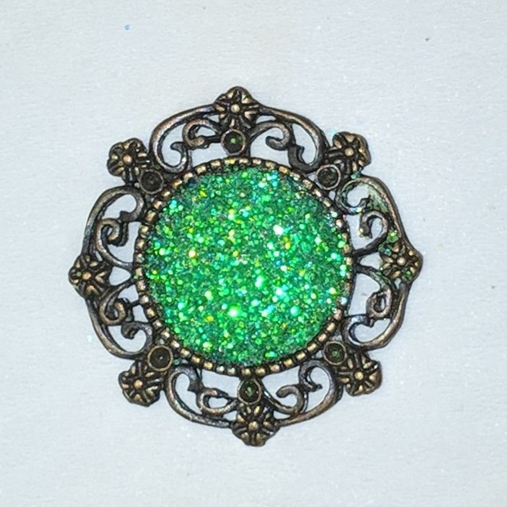 Unbreakable Antique style pendant - Vintage collec